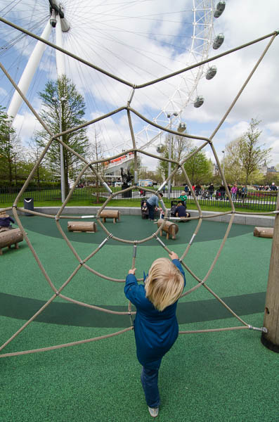 Rykersaurus meets the London Eye