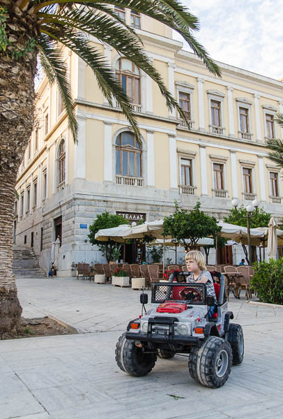 Rykersaurus in the Square - Eat my Dust! 